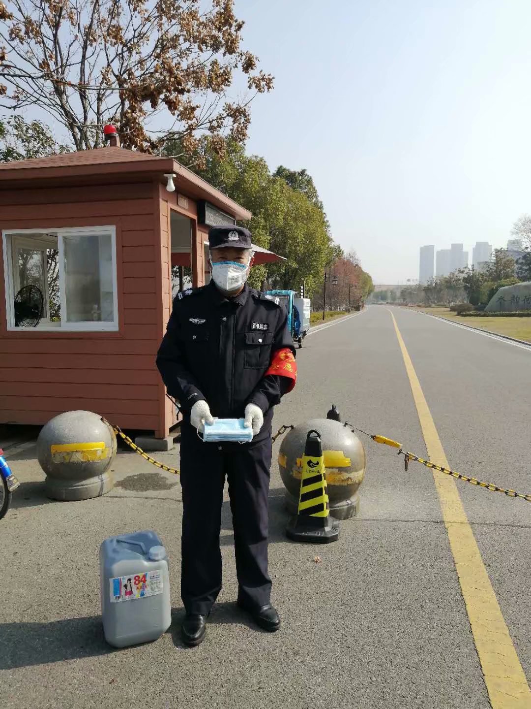 遺愛湖風景區(qū)項目部保安人員在疫情期間，堅守在各自崗位，保障景區(qū)秩序